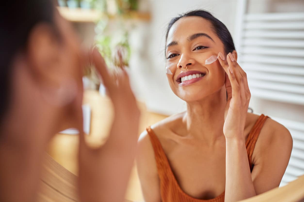 How to Use Sunscreen to Prevent Wrinkles and Skin Aging
